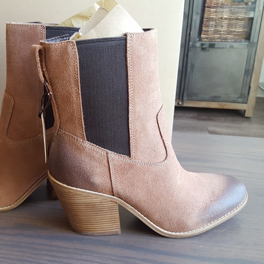 NWT, Cole Haan Graham Short Boot, 9.5 AA